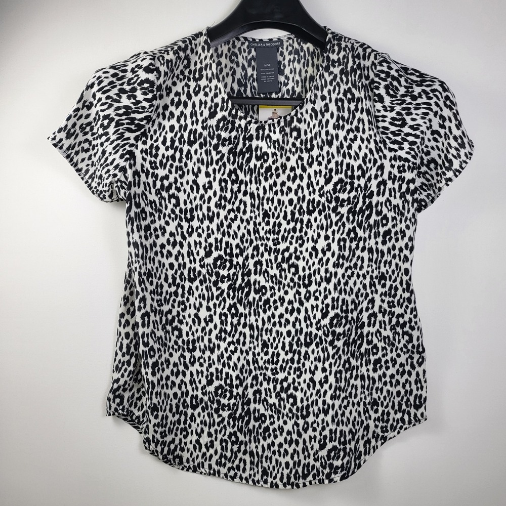 Chelsea & Theodore Women's Snow Leopard Print Woven Top Size Medium Short Sleeve